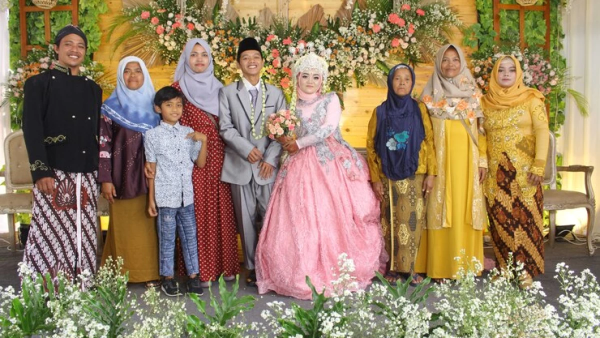 Hukum Membawa Orang Lain yang Tak Diundang saat Kondangan