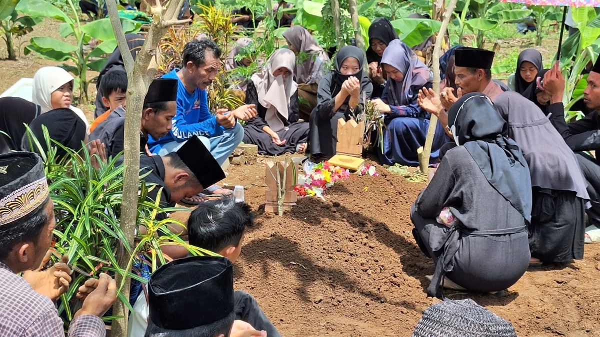 Masuk Masa Iddah, Bolehkah Perempuan Ikut Mengantar Jenazah Suaminya?