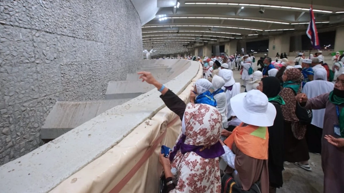Ragu Batu Tak Sampai Marma saat Lempar Jumrah, Wajib Bayar Dam?