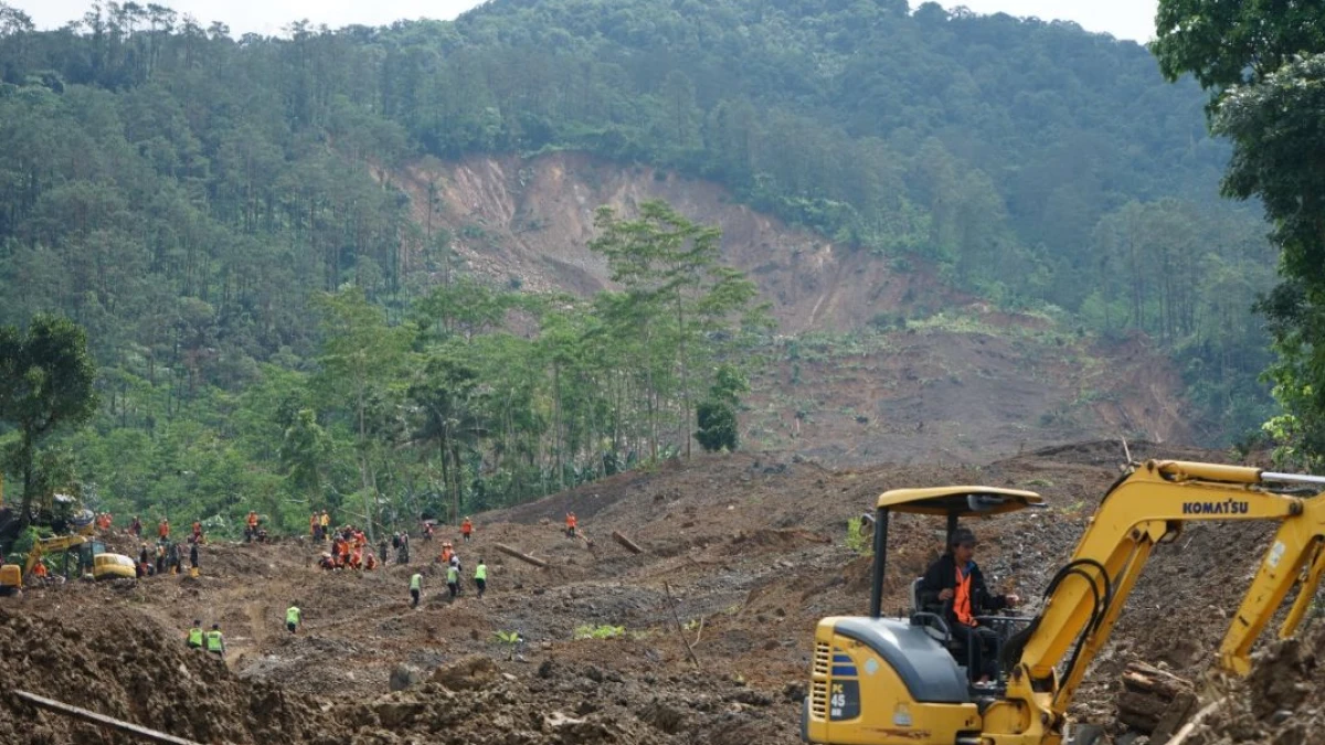 Bencana Longsor di Tanah Kelahiran, Takdir Kebumian yang Menagih Kesadaran