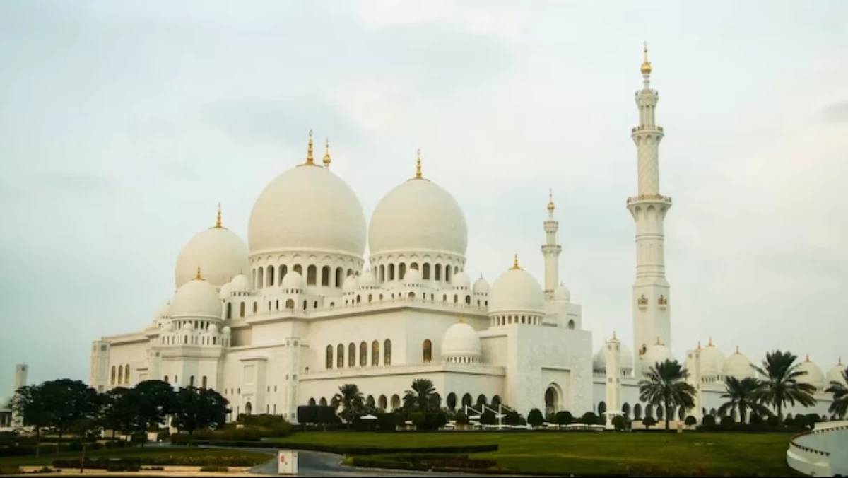 Hukum Aktivitas di Masjid: dari Menyanyikan Indonesia Raya hingga Menikah
