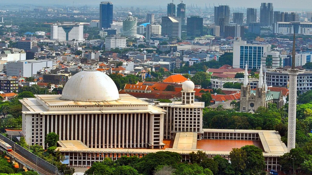 Masjid Istiqlal Siapkan Ribuan Porsi Takjil dan Kursus Bahasa Gratis Selama Ramadan 1447 H