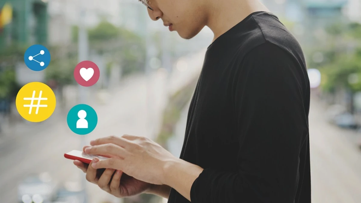 Insecure Gara-Gara Sering Scrolling Medsos, Ini Pandangan Islam
