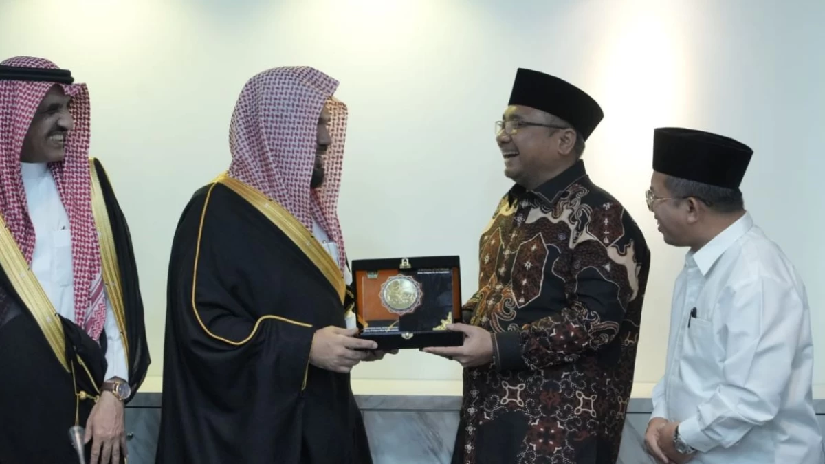 Imam Masjid Nabawi Bertemu Menag Yaqut, Bawa Pesan dari Raja Salman