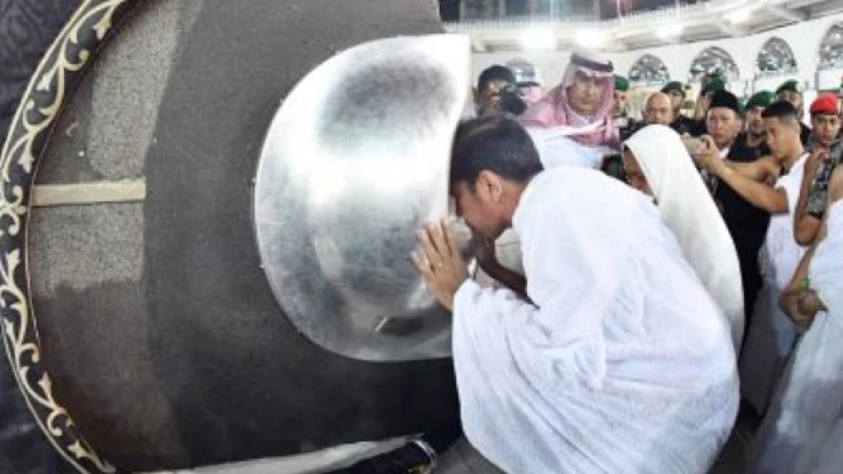 Arti Mimpi Mencium Hajar Aswad