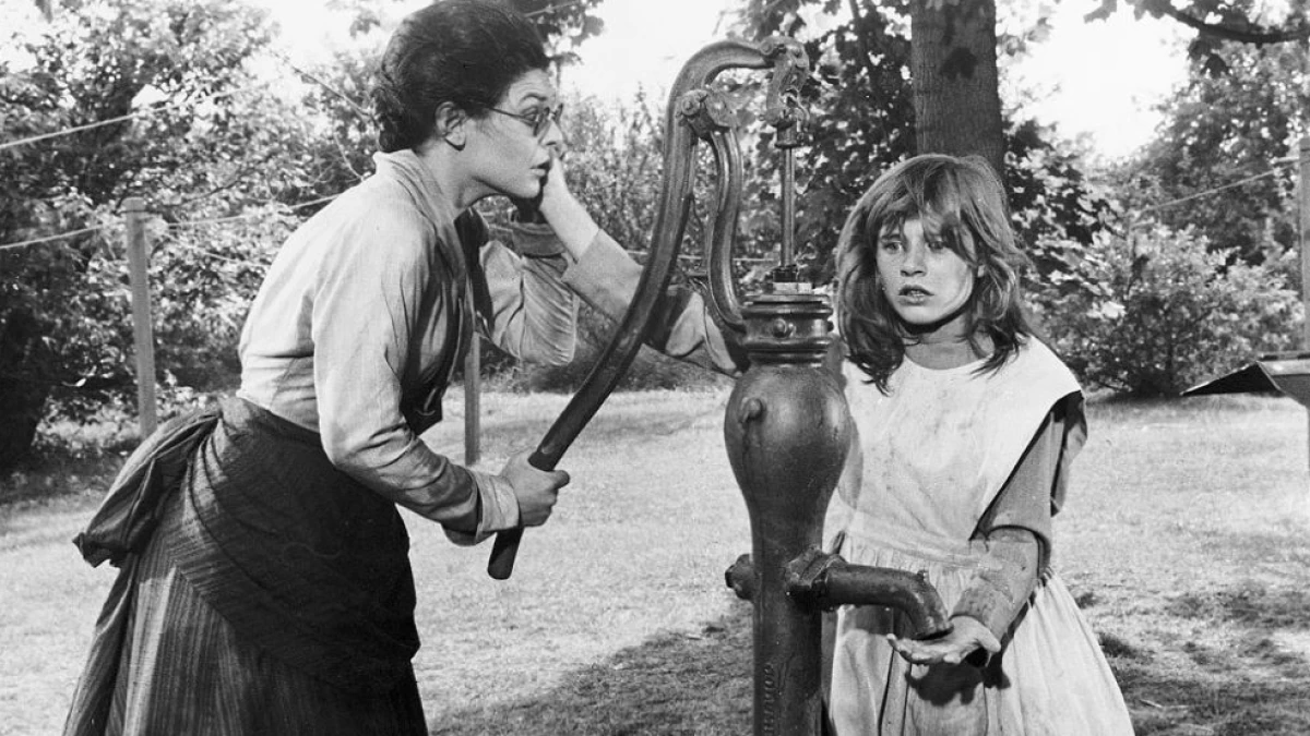 Helen Keller, Perempuan Tunanetra-Tunarungu yang Melihat Dunia Melalui Tangan