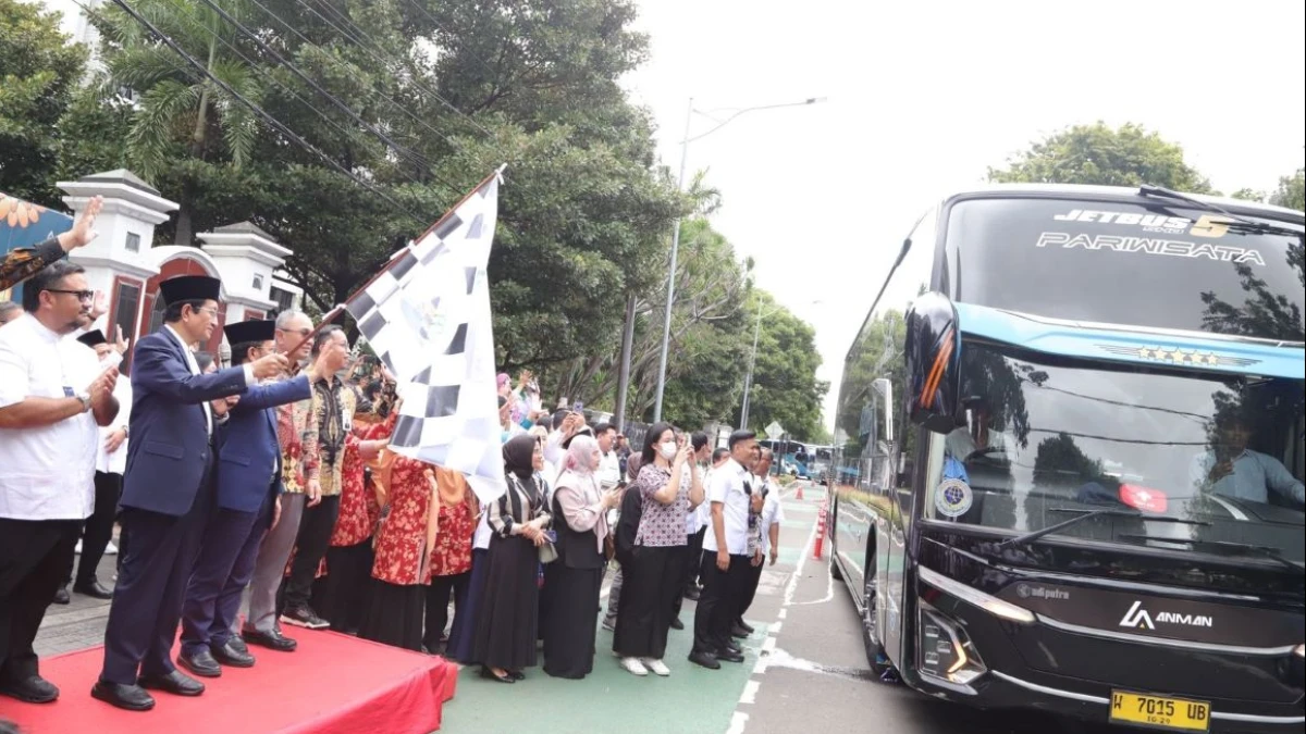 Ratusan Peserta Mudik Gratis Kemenag 2025 Dilepas dari Lapangan Banteng