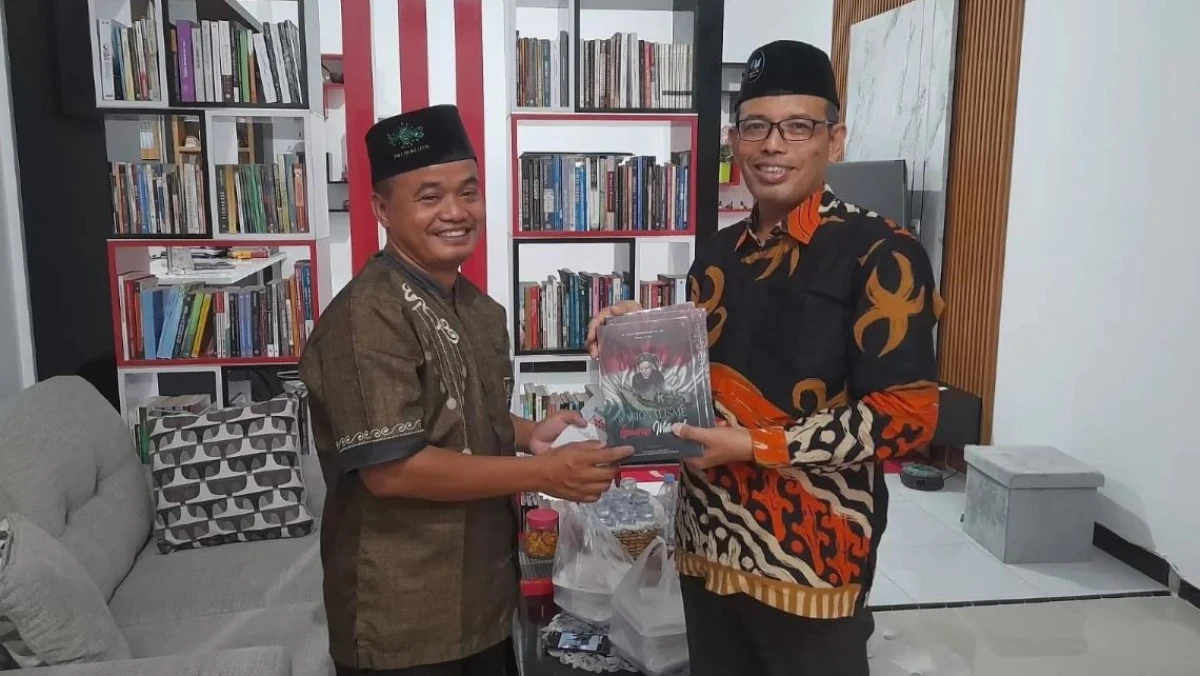 Perangai Jenaka, Sosok Guru Mukani Jadi Penggerak Literasi karena Berkah Kiai
