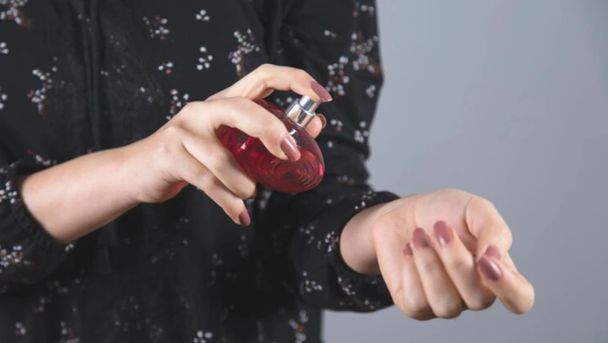 Ini Hukum Pakai Parfum Alkohol Saat Sholat