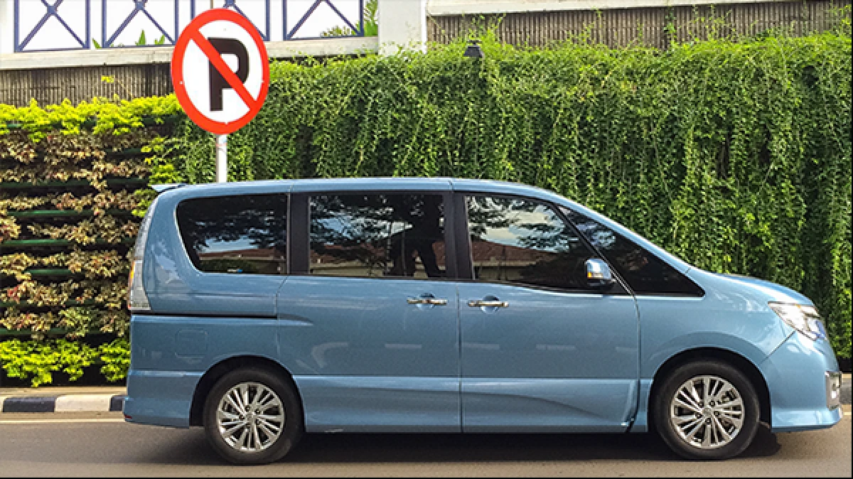 Hukum Parkir Mobil di Jalan Depan Rumah