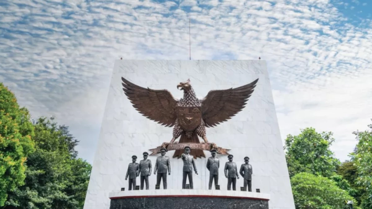 Hukum Membuat Replika Patung Pahlawan