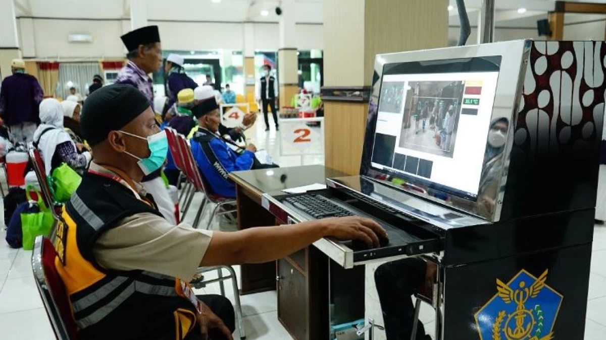 Setiba di Asrama Haji, Suhu Tubuh Jemaah Haji Dicek, Ini Prosedurnya