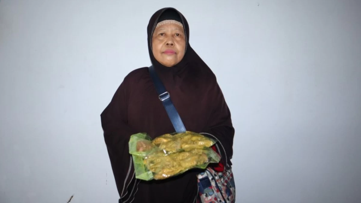 Banyak Jalan Menuju Makkah; Cerita-cerita Pedagang Kecil Berangkat Haji dari Usahanya