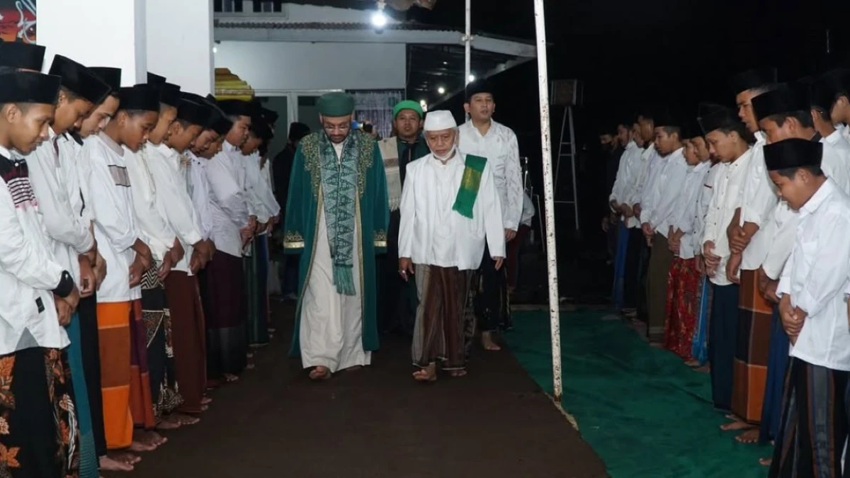 Ketika Adab Disalahpahami sebagai Kultus Individu