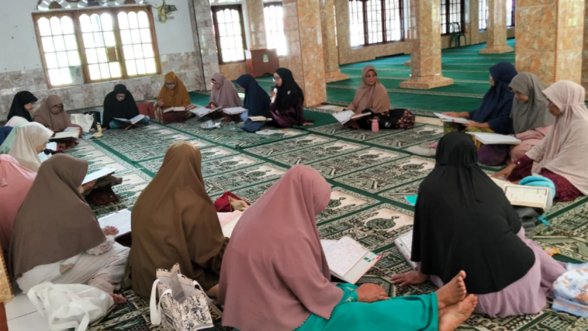 Modul Ngaji 'Sepuh Sepuh' Ala Yunita Menjadikannya Penyuluh Agama Terbaik Nasional 2025