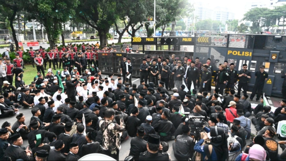 Desak Negara Bertindak, Ribuan Pendekar Pagar Nusa Peragakan Jurus Salam 12 Gerakan
