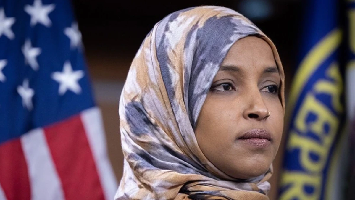 Muslimah Berhijab Ini Berani Sekali Berteriak Permalukan Donald Trump di Kongres Amerika