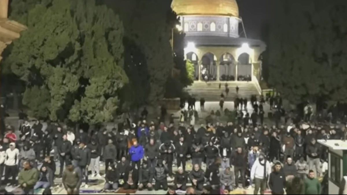 Buka Puasa di Tengah Reruntuhan, Warga Gaza Memberi Contoh Kekuatan Iman Mereka