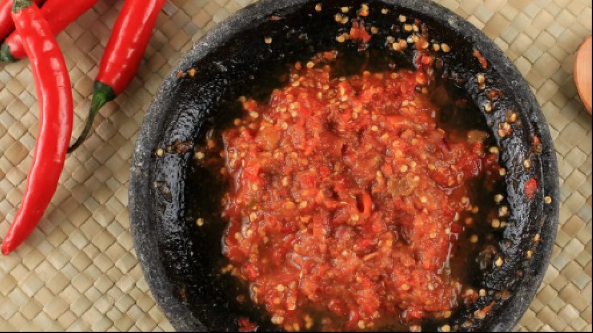 Tidak Dianjurkan Makan Pakai Sambal Terlalu Pedas saat Buka Puasa