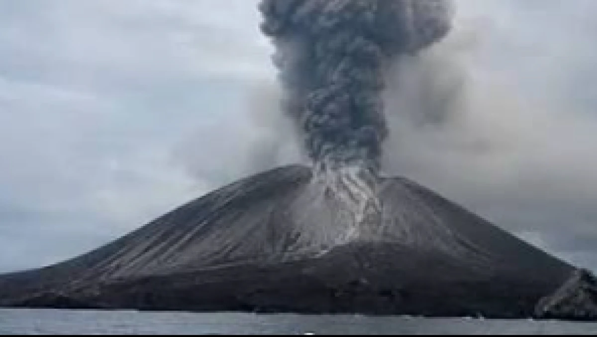 Anak Krakatau 'Batuk-batuk' Terus, Radius Bahaya Bagi Nelayan 3 Kilometer dari Kawah