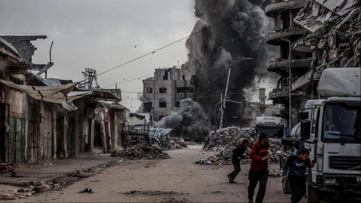 Percuma Gencatan Senjata, Kendaraan Militer Israel Terus Menembaki Tenda-tenda Pengungsi Gaza