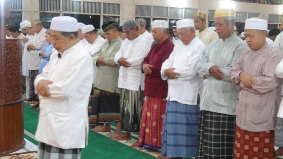 Khutbah Jumat Bahasa Jawa: Kautamaane Sholat Jamaah