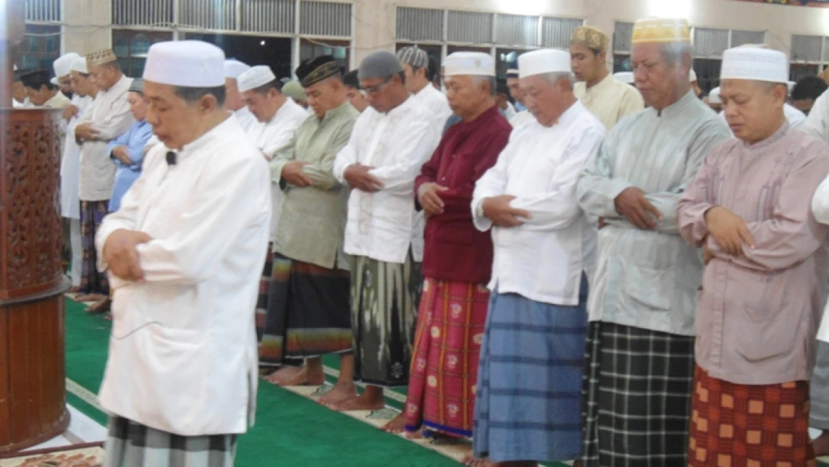 2 Jenis dan Perbedaan Makmum dalam Sholat Jamaah
