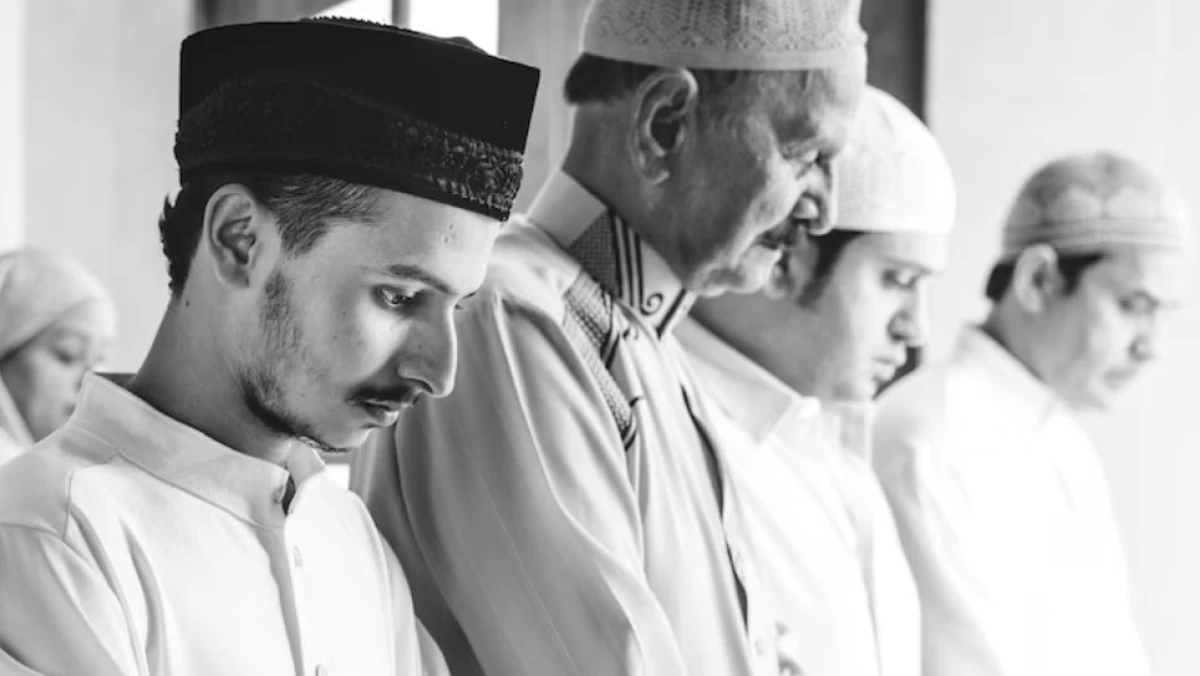 Orang Tak Bisa Baca Surat Fatihah, Apakah Sholatnya Sah?