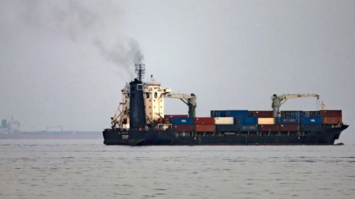 Oman Selamatkan 25 Awak Kapal yang Terbakar Akibat Serangan di Selat Hormuz