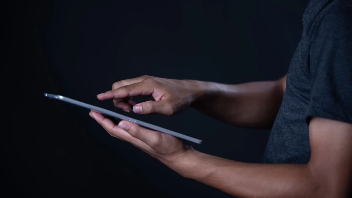 Kekacauan Nalar di Era Digital: Antara Algoritma dan Literasi Kritis