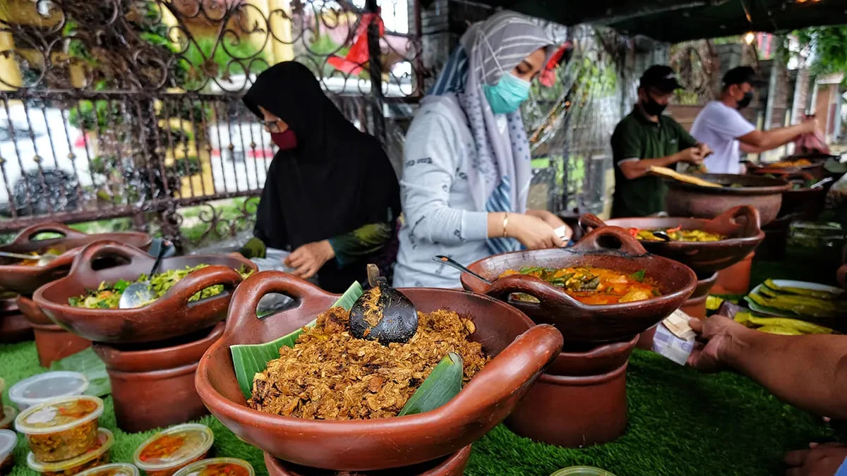 War Takjil: Potret Kerukunan Antarumat Beragama di Bulan Ramadan