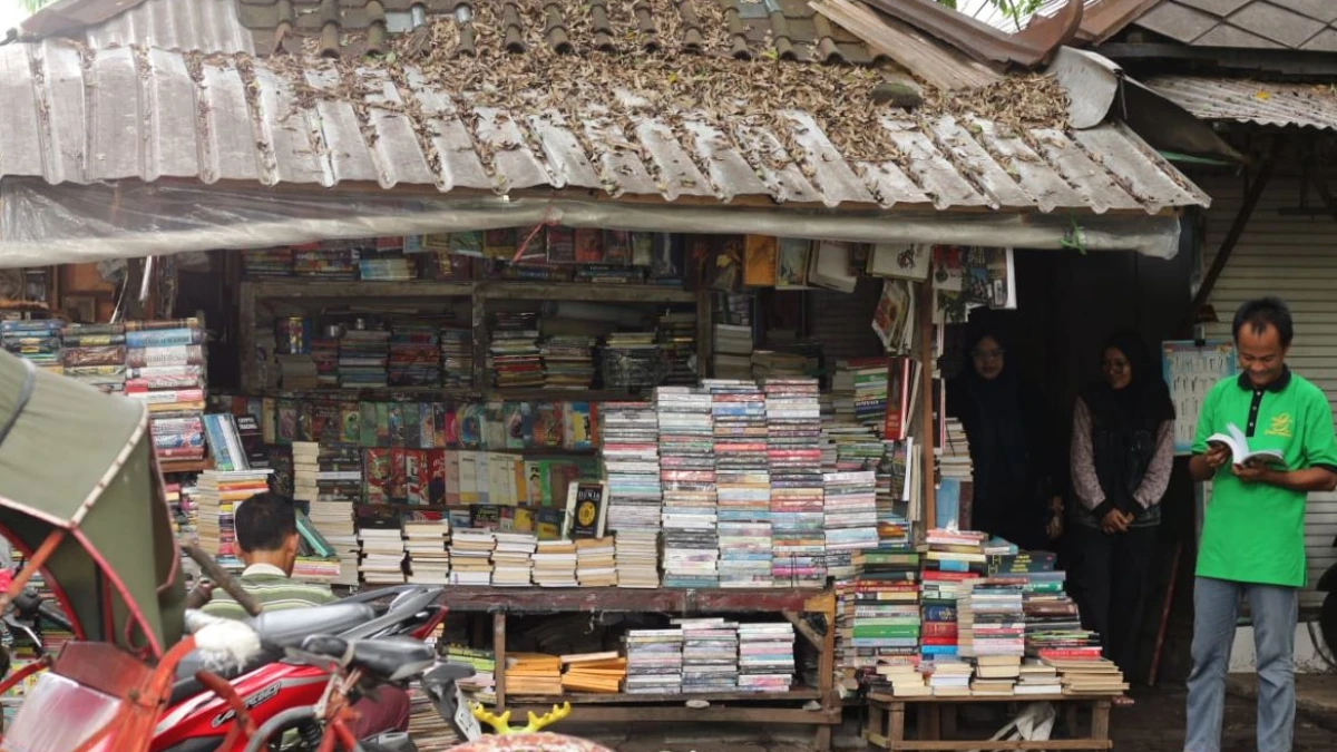 Toko Buku: Semoga Panjang Umur