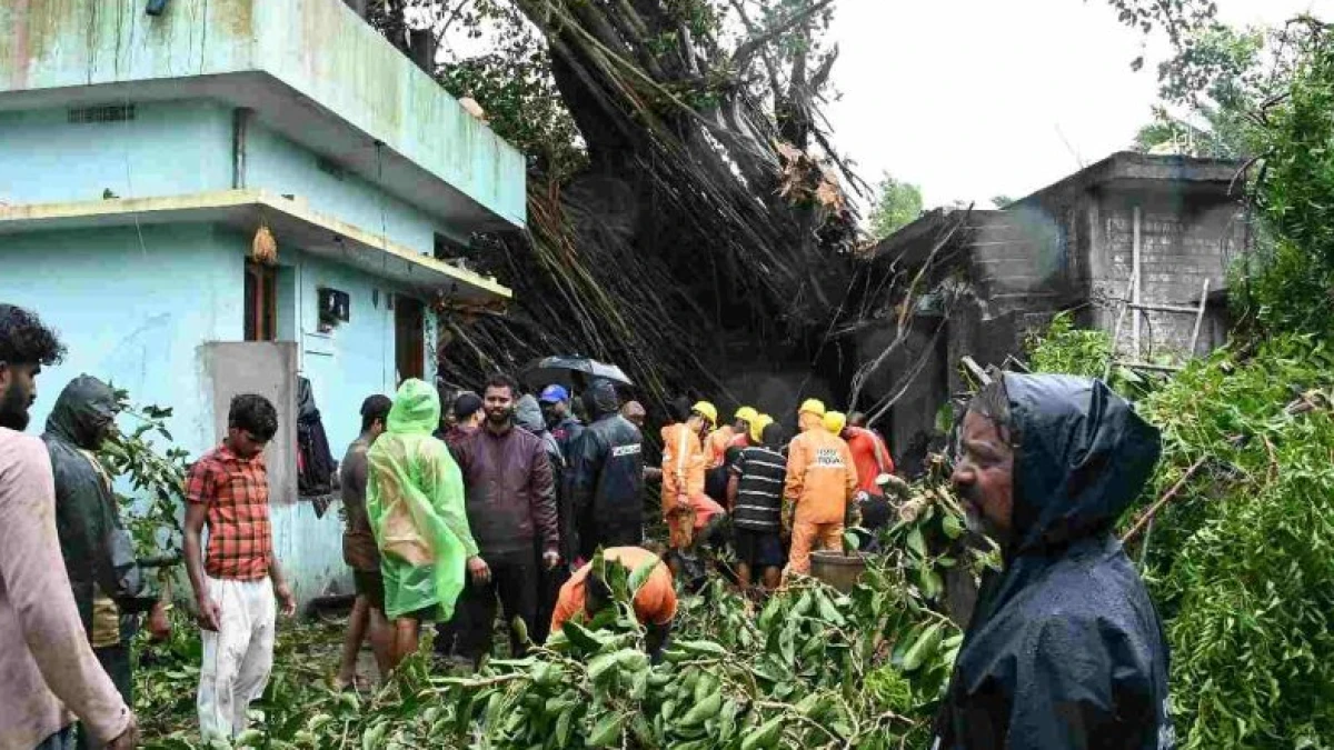 Topan Arnab Hantam Pesisir Tenggara India, Tiga Orang Tewas