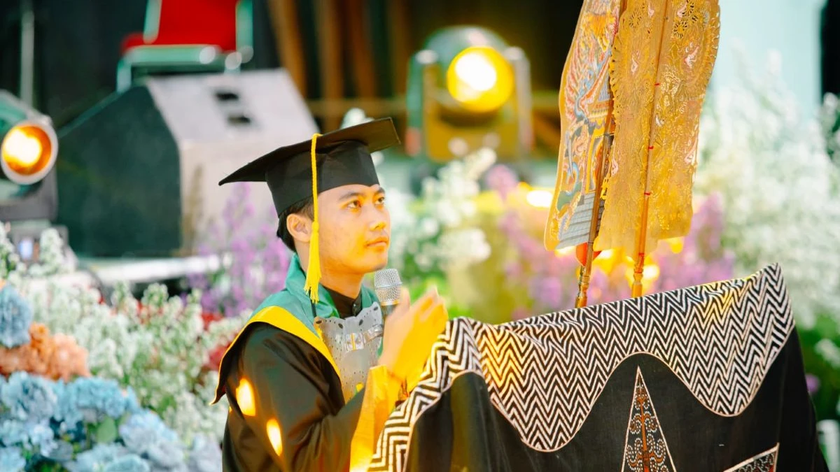 Ketika Kelir Jadi Mimbar: Filosofi Dewa Ruci di Panggung Wisuda XI Unugha Cilacap