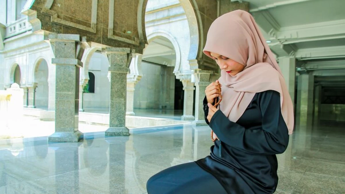 Perempuan Ikut Jumatan, Apakah Bisa Menggantikan Sholat Dzuhur?