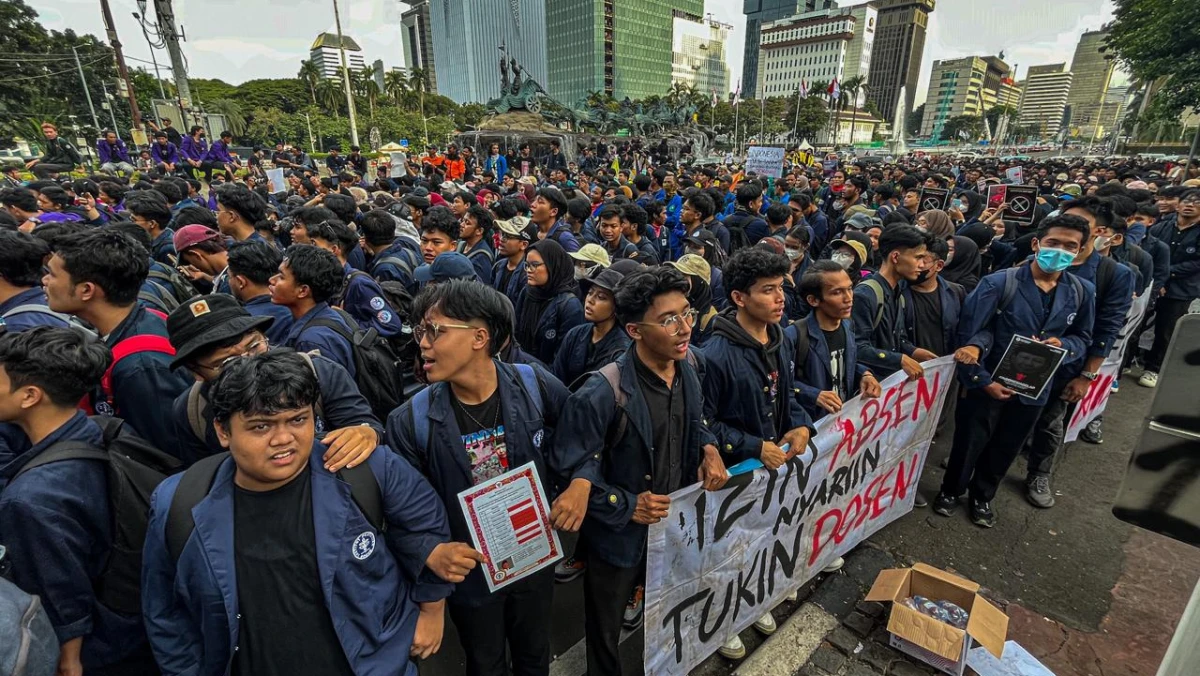 Asap Hitam itu Nyata, Bung! Di Jalanan juga Algoritma Tagar Gerakan Sipil
