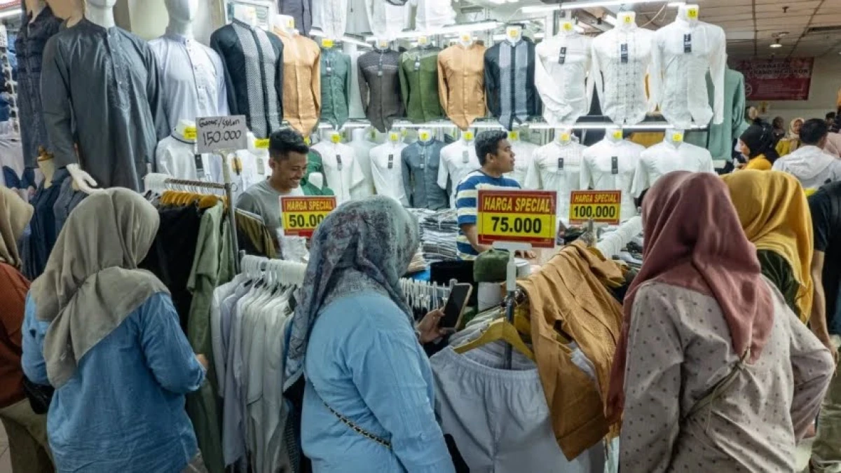 Geliat Pasar Tanah Abang Jelang Idul Fitri: Tren Busana Muslim 2025 hingga Perubahan Pola Belanja
