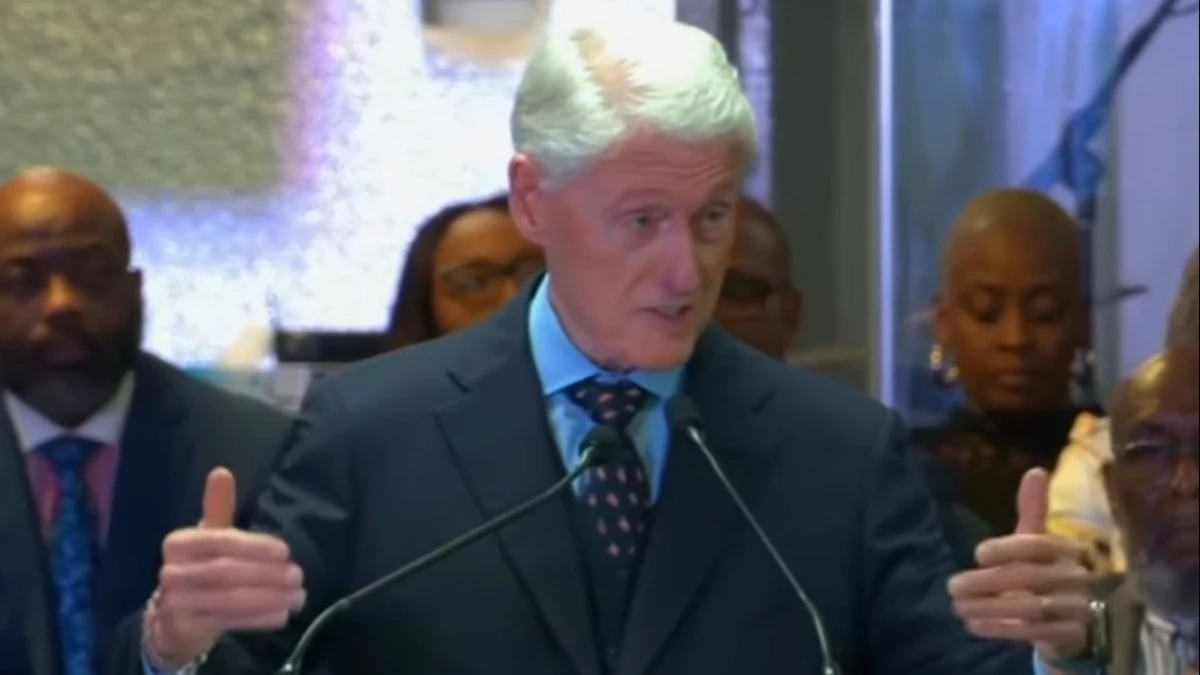 Kecam Retorika Anti-Muslim di AS, Bill Clinton Kutip Ayat Alquran dari Putrinya