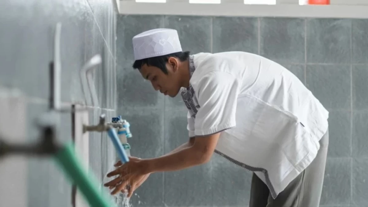 Ragu Meninggalkan Rukun Wudhu, Bagaimana Hukumnya?