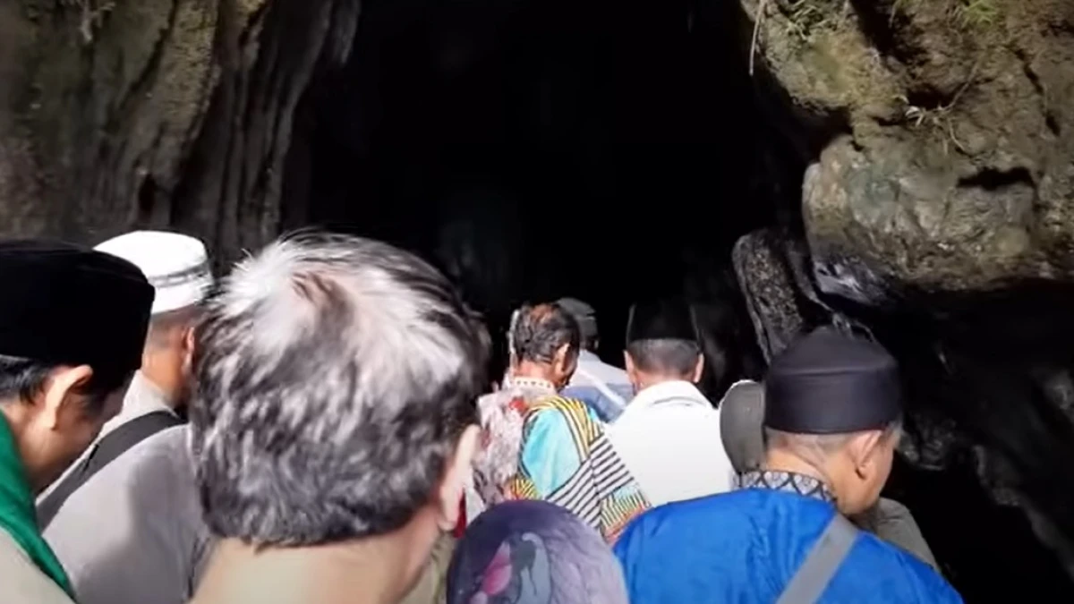 Viral, Gua Safarwadi Tembus ke Makkah? Ini Hukum Ziarahi Petilasan Wali