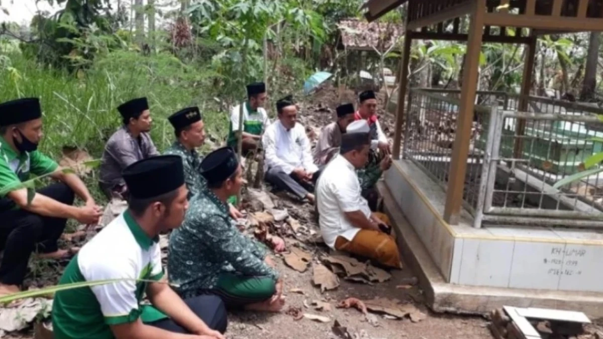 Lestarikan Tradisi Ziarah Kubur Jelang Ramadhan, Ini Dalilnya
