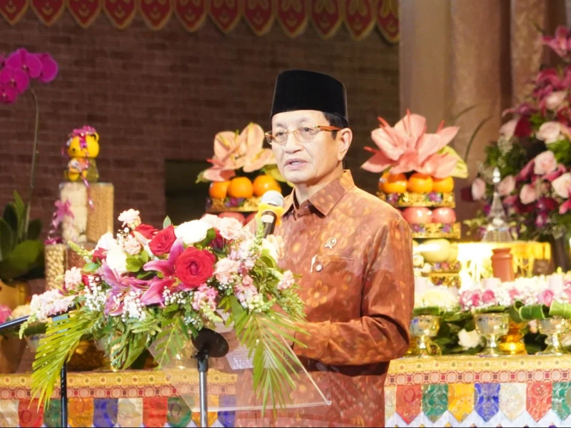 Peringati Waisak 2570, Menag: Pemerintah Jamin Kebebasan Beribadah Tiap Agama