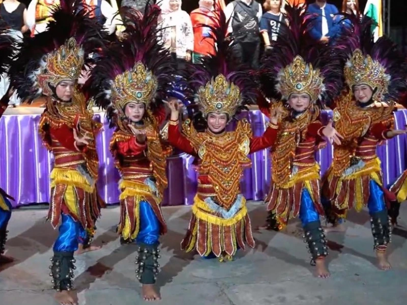 Tari Nusantara Mahasiswa UIN Salatiga Raih World Unique Award di Thailand