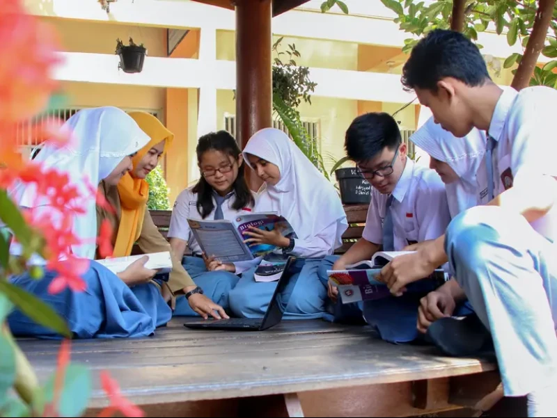 Pemerintah Matangkan Skema Pendidikan Gratis dari TK Sampai Perguruan Tinggi