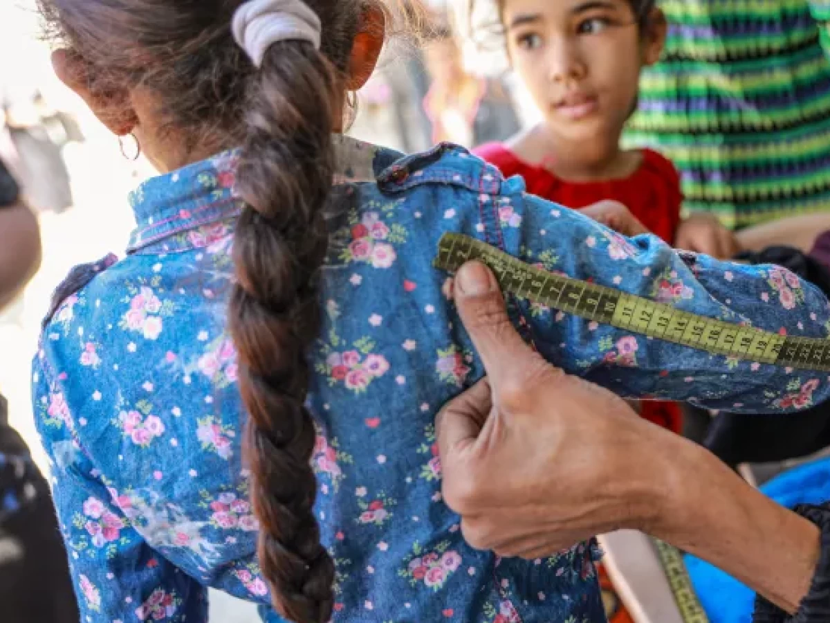 Derita Pengungsi Palestina: Demi Anak, Baju Koyak pun Dipermak