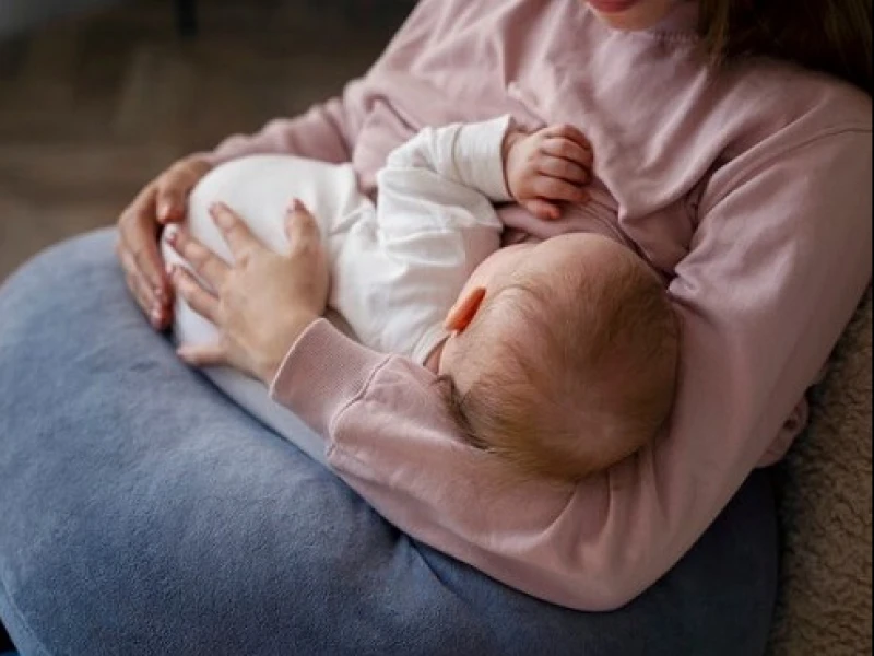 Zaskia Sungkar Menyusui Bayi Adopsi Tanpa Hamil, Sahkah Menjadi Anak Sepersusuan?