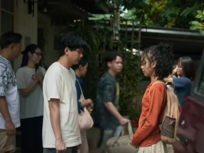 Gagasan tentang Keluarga: Film 1 Kakak 7 Ponakan, Arswendo Atmowiloto, dan Surat Kartini