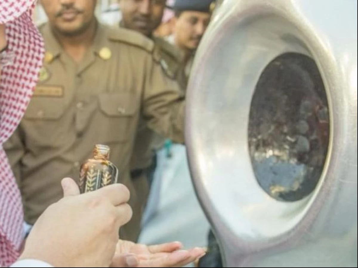 3 Hikmah Hajar Aswad Tidak Kembali Putih oleh Amal Saleh