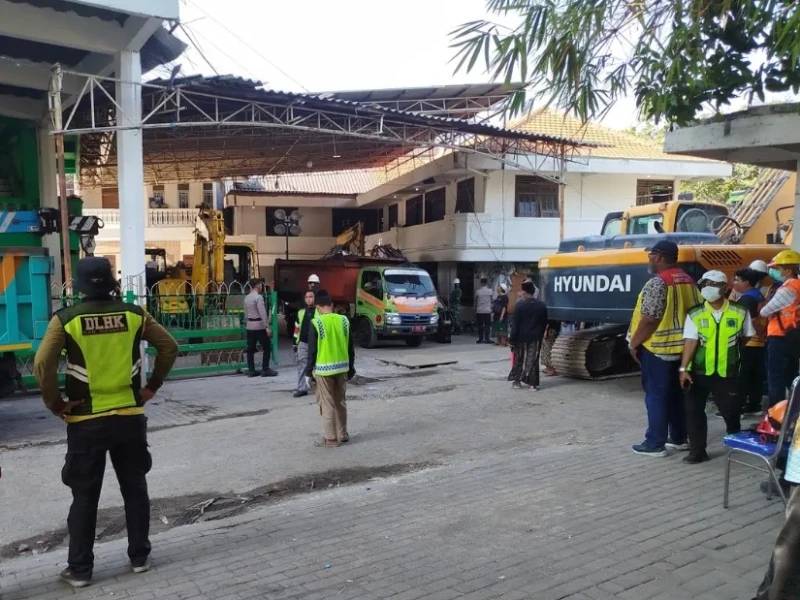 Total Santri Al Khoziny yang Meninggal 14 Orang, 49 Belum Ditemukan
