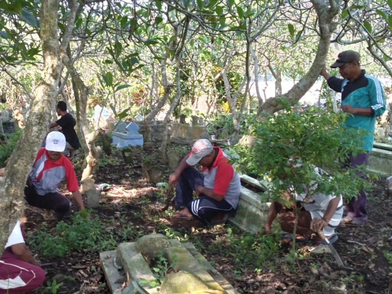 Bolehkah Ambil Rumput di Atas Kuburan Untuk Pakan Hewan?